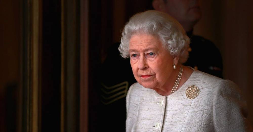 Lone cameraman in white suit filmed Queen's historic coronavirus address to UK - mirror.co.uk - Britain