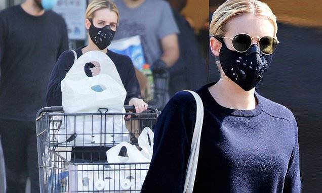 Emma Roberts - Emma Roberts wears mask as she stocks up on paper towels and toilet paper amid coronavirus crisis - dailymail.co.uk - Usa - Los Angeles - city Los Angeles - county Story