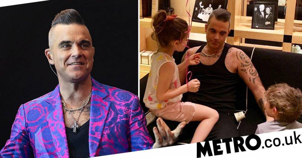 Robbie Williams - Ayda Field - Robbie Williams ‘convinced’ he had coronavirus during isolation away from family - metro.co.uk - Los Angeles - Australia