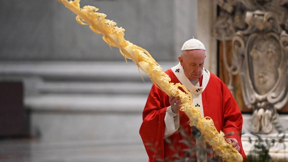 Pope Francis celebrates Palm Sunday mass behind closed doors - rte.ie