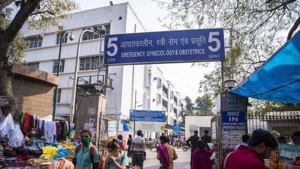 Covid-19: Delhi’s Safdarjung hospital seeks doctors’ WhatsApp groups details - livemint.com - city New Delhi - city Delhi