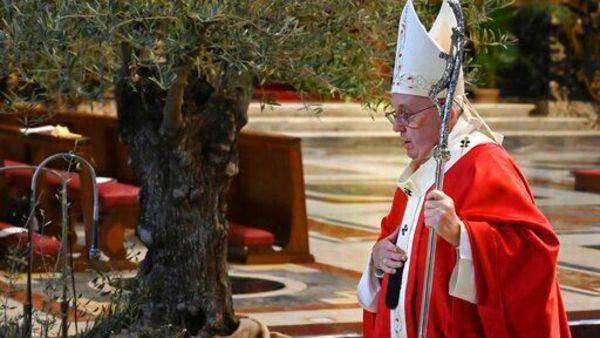 Donald Trump - queen Elizabeth Ii II (Ii) - Pope celebrates Palm Sunday sans public, urges courage as global death toll tops 65,000 - livemint.com - Usa - Britain