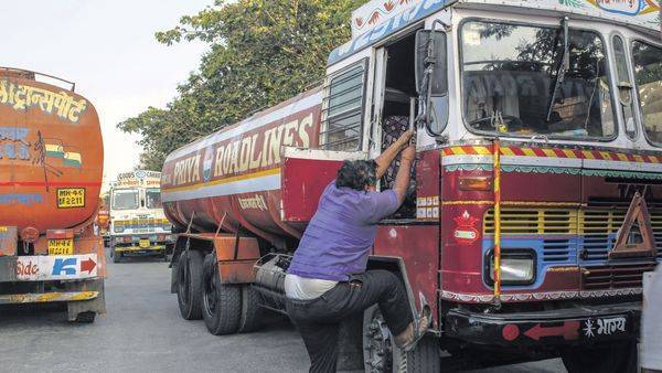 Lockdown: High-handed cops continue to disrupt logistics despite govt orders - livemint.com - city New Delhi - India