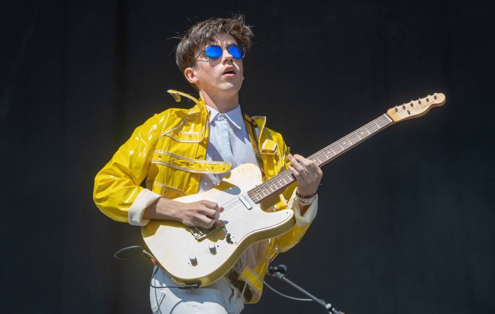 Declan Mackenna - Watch Declan McKenna play ‘Beautiful Faces’ with four other versions of himself - nme.com