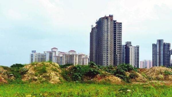 Realty braces for the worst amid cash flow pressures - livemint.com - India