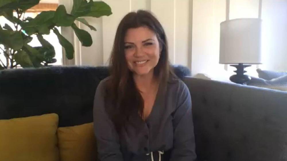 Katie Krause - Tiffani Thiessen - Tiffani Thiessen on Giving Her 'Saved by the Bell' Co-Stars a Practical Gift While Quarantining (Exclusive) - etonline.com