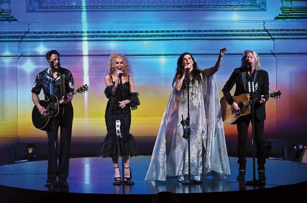 Gayle King - Little Big Town Brings Social Distancing to 'Next To You' at 'ACM Presents: Our Country' - billboard.com - city Las Vegas - city Big