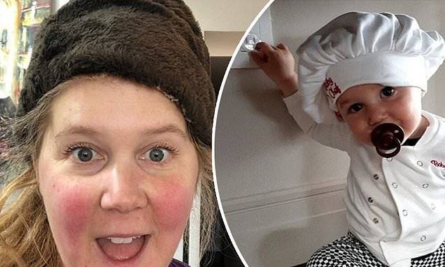 Amy Schumer - Chris Fischer - Amy Schumer shares cute pic of son Gene dressed as a little chef and sucking on pacifier - dailymail.co.uk - city New York - city Malibu