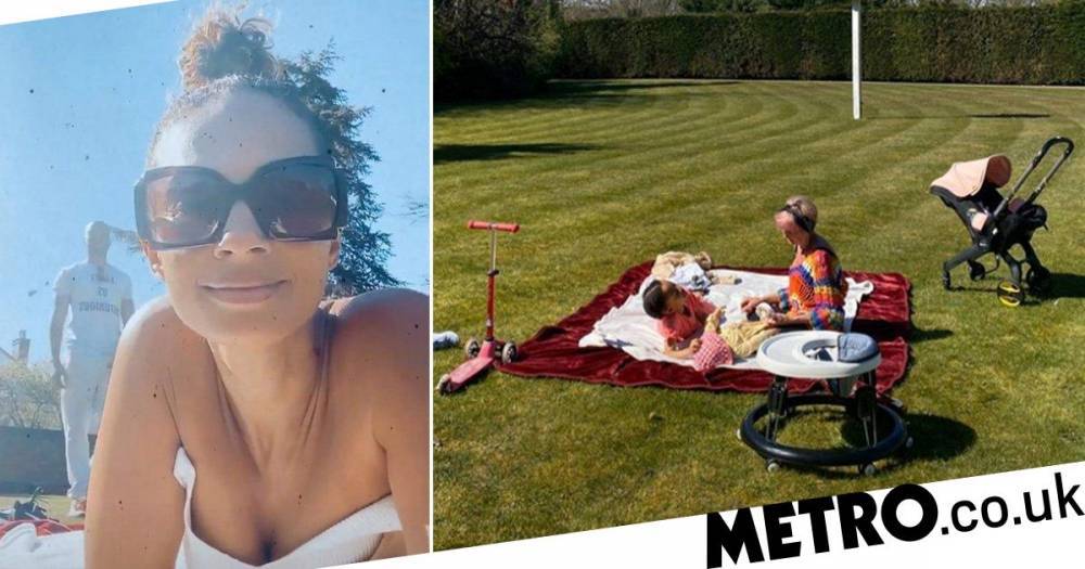Alesha Dixon - Alesha Dixon spends lockdown soaking up the sun in huge garden fans mistake for a park - metro.co.uk - Britain