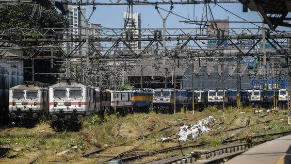 After Railway employee dies in Siliguri, 12 staffer home-quarantined - livemint.com - city New Delhi