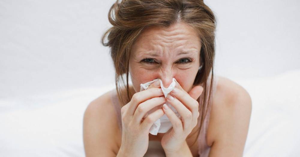 Is sneezing a coronavirus symptom? How to tell if it’s allergies or Covid-19 - dailystar.co.uk - Britain