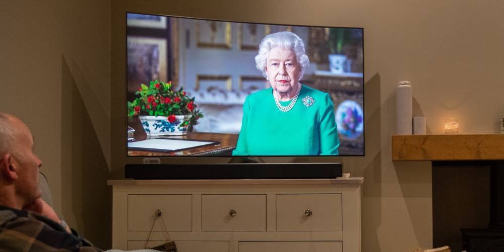 Windsor Castle - queen Elizabeth - How Queen Elizabeth's Turquoise Dress Secretly Nodded to NHS Workers - marieclaire.com
