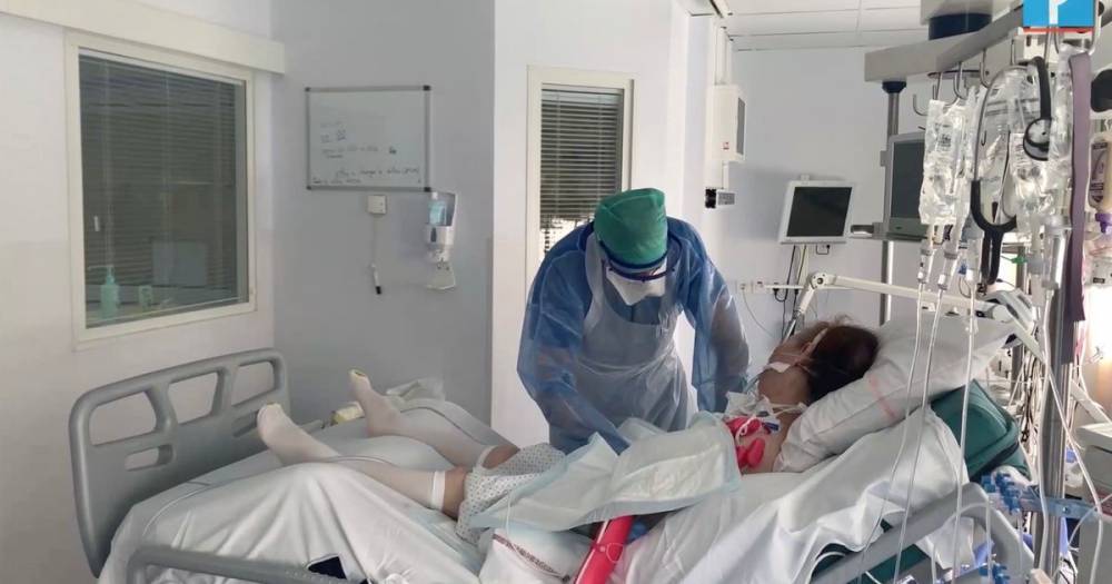 Coronavirus patients lay motionless in harrowing scenes on frontline of crisis - mirror.co.uk - France