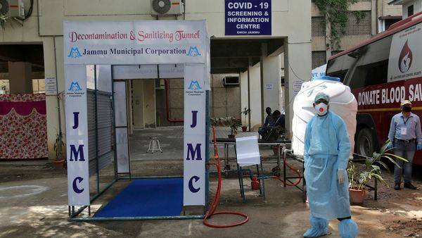 Randeep Guleria - India between Stage 2 and 3 of Covid-19 pandemic, says Health Ministry - livemint.com - city New Delhi - India