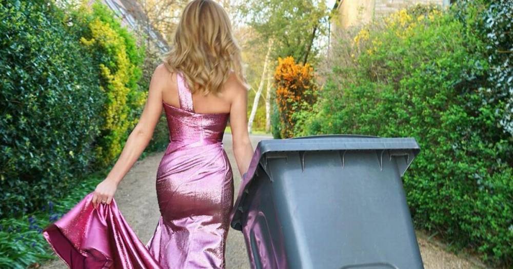 Amanda Holden - Amanda Holden takes the bins out in her ballgown as she seizes chance to dress up - mirror.co.uk - Britain - city London - city Richmond