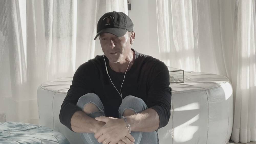 Tim Macgraw - Tim McGraw Performs Intimate Rendition Of ‘Humble And Kind’ - etcanada.com - state Tennessee