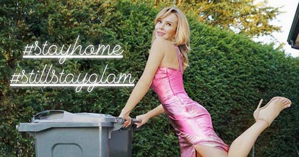 Amanda Holden - BGT babe Amanda Holden shows off pert derrière as she takes the bins out in ballgown - dailystar.co.uk - Britain