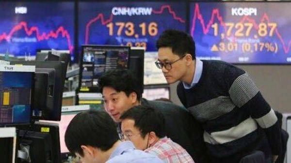 Asia stocks see back-to-back gain; Dollar retreats - livemint.com - China - Australia - city Tokyo - city Seoul