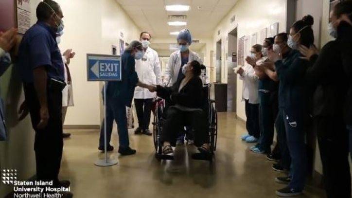 Hospital staff cheers as mom leaves hospital after beating COVID-19 - fox29.com - state New York - county Island - city Staten Island, state New York