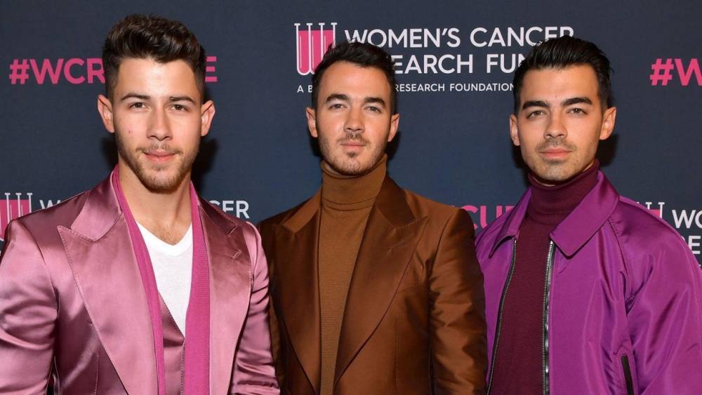 Ryan Reynolds - Nick Jonas - Kevin Jonas - Jonas Brothers & Ryan Reynolds Send Messages of Hope to Kids From the Make-a-Wish Foundation - etonline.com