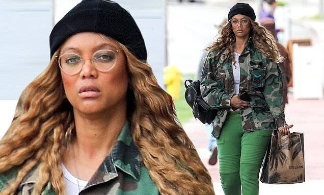 Kate Spade - Tyra Banks cuts a camo chic look as she makes grocery run in LA amid growing coronavirus pandemic - dailymail.co.uk - county Pacific