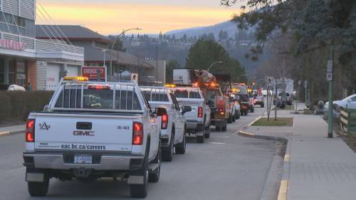 Parade of amber lights for health-care workers in Kelowna - globalnews.ca