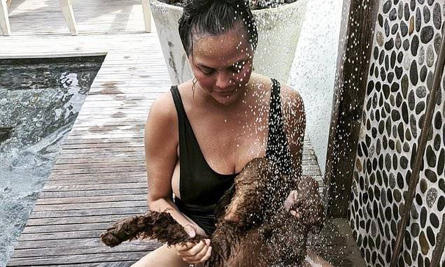 John Legend - Chrissy Teigen - Chrissy Teigen plays with soaking wet pup while wearing black swimsuit in Instagram snap - dailymail.co.uk - Los Angeles