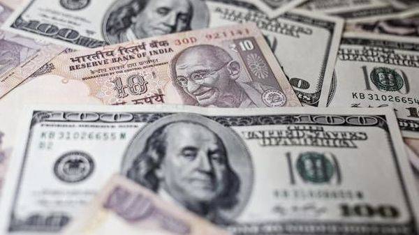 Rupee jumps sharply against US dollar as new forex trading hours come into force - livemint.com - Usa - India
