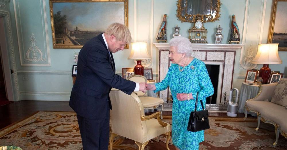 Boris Johnson - Carrie Symonds - Queen sends message to Boris Johnson's family as PM in intensive care with coronavirus - dailystar.co.uk - city London
