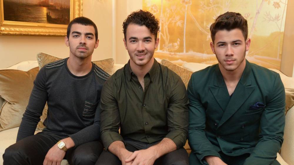 Ryan Reynolds - Jonas Brothers Can't Visit Make-A-Wish Kids, So They Sent Heartwarming Videos Instead - mtv.com