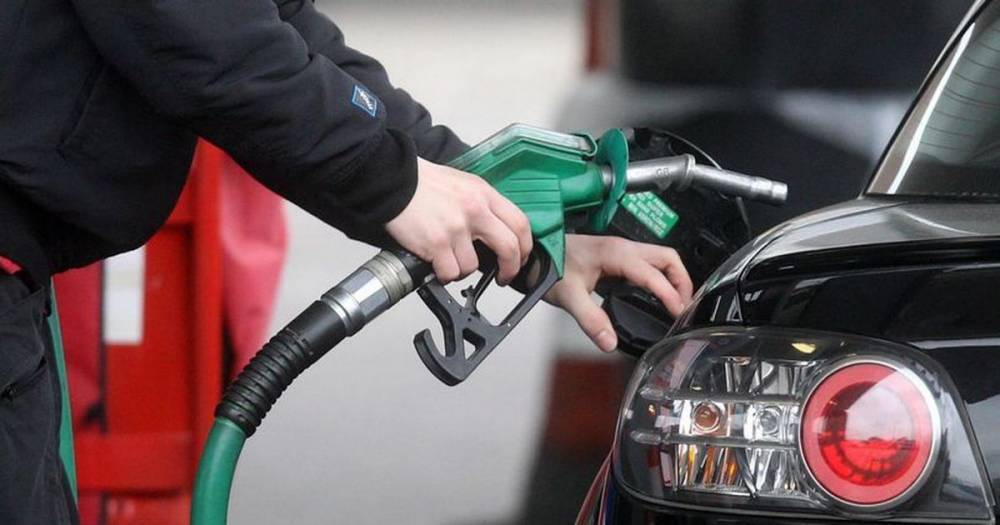 Petrol prices drop to nearly £1 per litre due to coronavirus pandemic - dailyrecord.co.uk - Britain