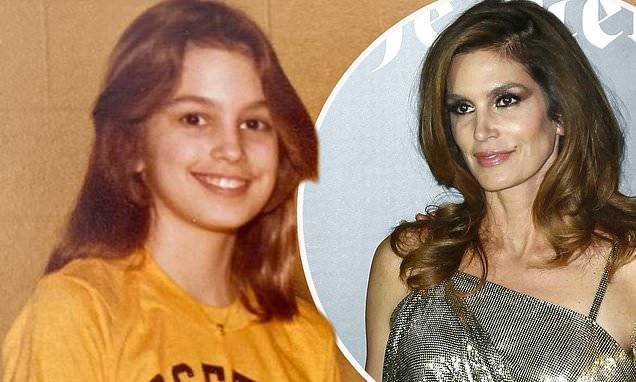 Cindy Crawford - Cindy Crawford was told to remove her famous beauty mark - dailymail.co.uk - Usa - Britain