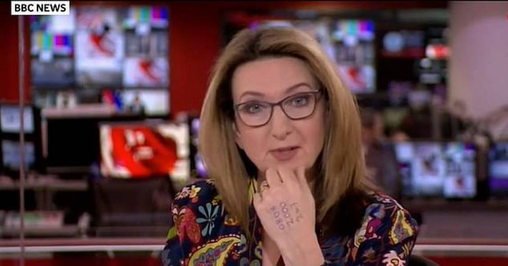 Victoria Derbyshire - Victoria Derbyshire presents BBC News with domestic abuse helpline number written on hand - dailyrecord.co.uk - Britain