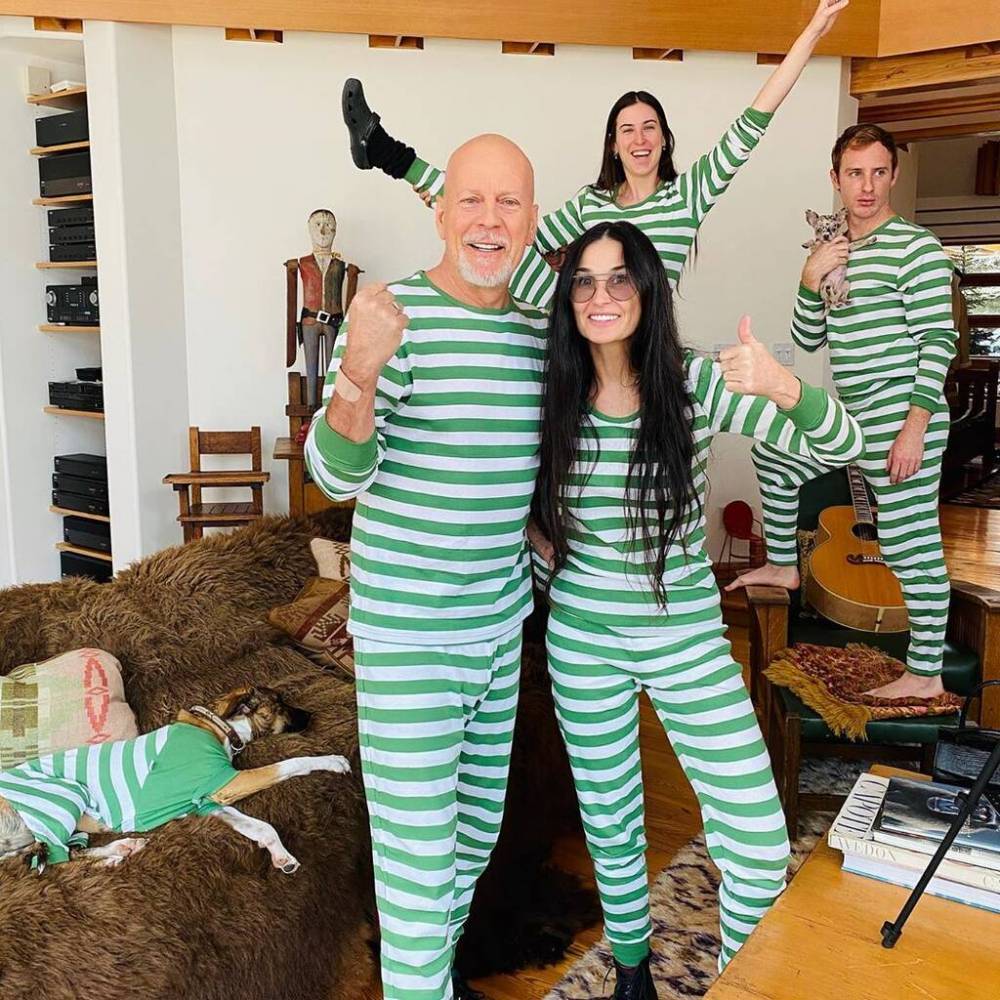 Bruce Willis - Dillon Buss - Demi Moore - Emma Heming - Exes Bruce Willis and Demi Moore put on united front in family quarantine snap - peoplemagazine.co.za