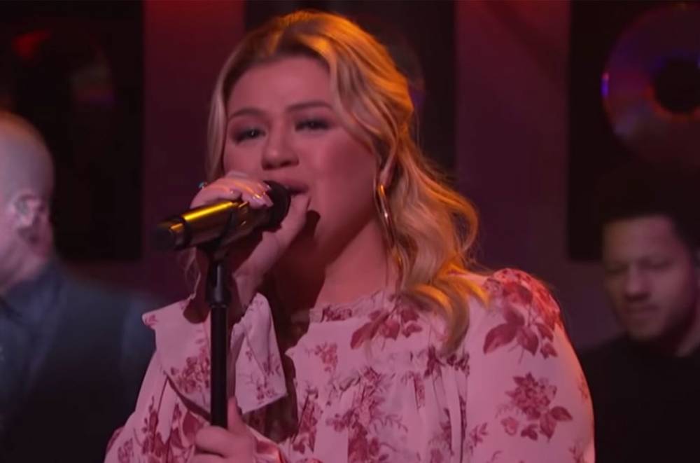 Kelly Clarkson - Kelly Clarkson Delivers Memorable Cover of Dan + Shay’s ‘Tequila’: Watch - billboard.com