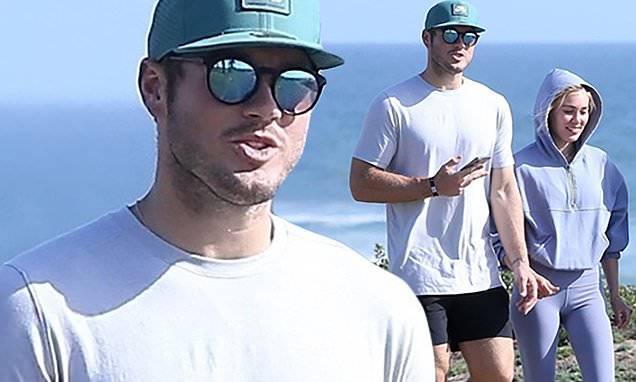 Cassie Randolph - Colton Underwood looks healthy and he and Cassie enjoy after he reveals he's recovered from COVID-19 - dailymail.co.uk - state California - city Huntington Beach, state California