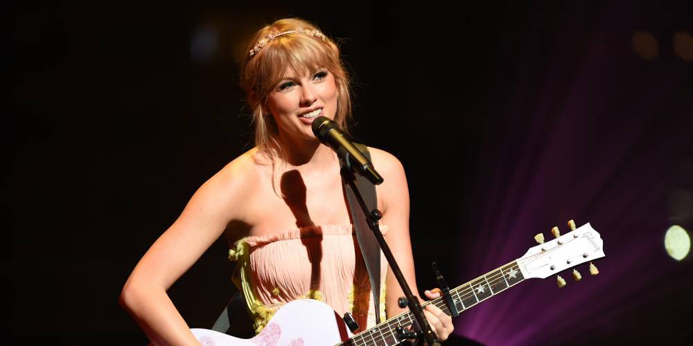Taylor Swift Sends Longtime Fan $3,000 Amid Coronavirus Pandemic - justjared.com - state Connecticut