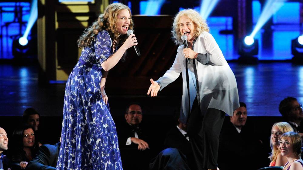 Jessie Mueller - 'Beautiful: The Carole King Musical' Stars Perform Socially Distanced Version of "You've Got a Friend" - hollywoodreporter.com