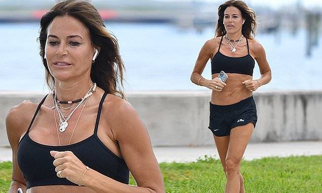 Kelly Bensimon, 51, looks youthful in a bra top and shorts as she jogs in Florida - dailymail.co.uk - New York - state Florida - county Palm Beach