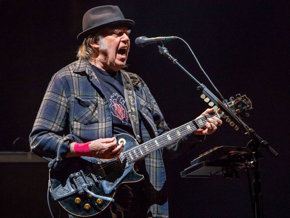 Neil Young - Neil Young Releases Previously Unseen 1991 Crazy Horse Concert Footage - etcanada.com