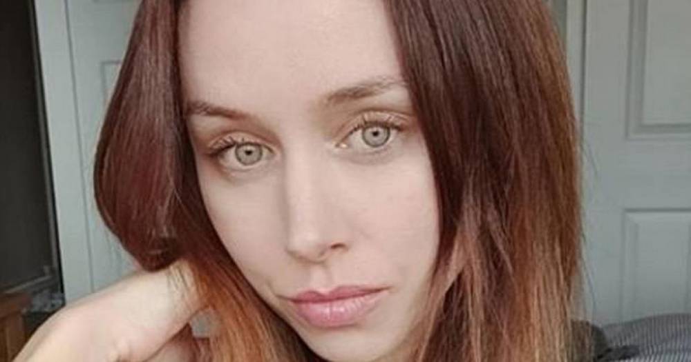 Una Healy - Una Healy stuns fans with selfie that shows off her grey roots amid lockdown - mirror.co.uk - Ireland