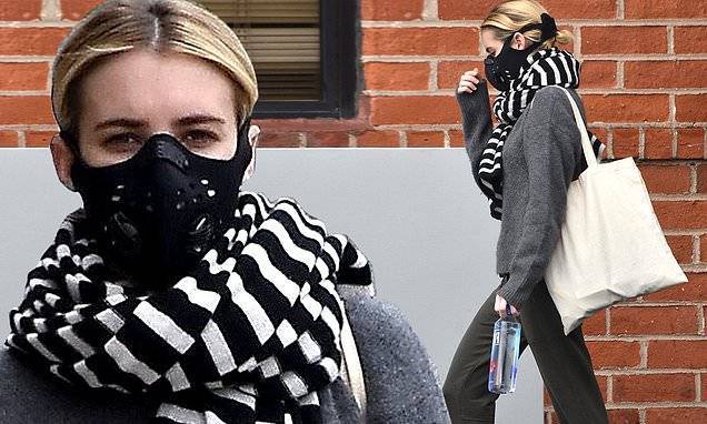 Emma Roberts - Los Angelesthe - Emma Roberts bundles up with a large scarf and protective face mask while at a medical center in LA - dailymail.co.uk - Usa - Los Angeles - state California - county Story