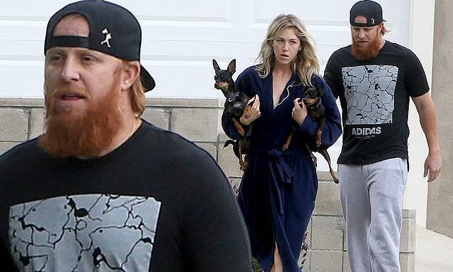 Dodgers' Justin Turner goes casual as his wife dons a rob for a walk as MLB season remains postponed - dailymail.co.uk - Los Angeles - city Los Angeles