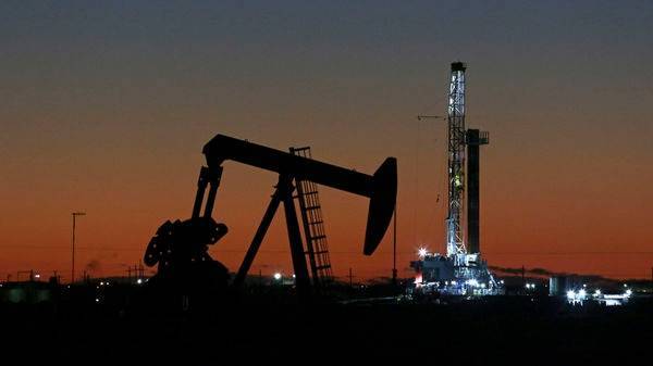 Oil moves higher with impact of possible output cuts in focus - livemint.com - New York - city New York - Russia - Saudi Arabia