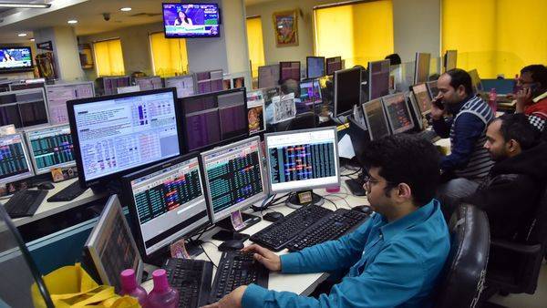 Market LIVE: Sensex, Nifty seen volatile; SGX Nifty dips nearly 2% - livemint.com - Usa - India