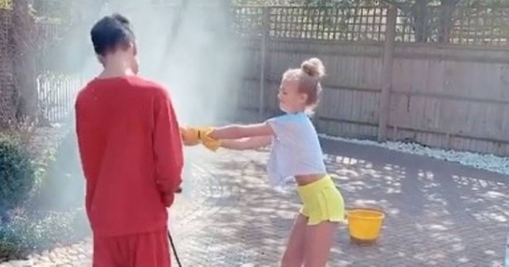 Peter Andre - Peter Andre's kids erupt into massive water fight as they wash his fleet of cars - mirror.co.uk
