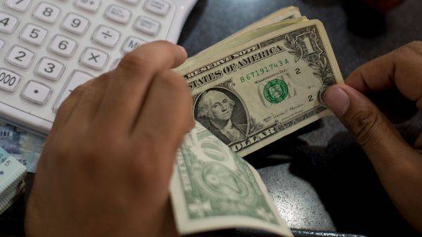 Rupee slumps to near record low against US dollar - livemint.com - Usa - India
