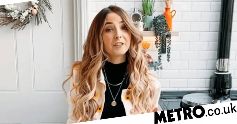 Mary Berry - Zoe Sugg channels her inner baker to make Mary Berry’s classic banana and chocolate chip bread - metro.co.uk