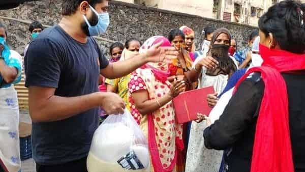 Amid lockdown, CAA protestors distribute food to migrants workers across India - livemint.com - city New Delhi - India - city Mumbai - city Chennai
