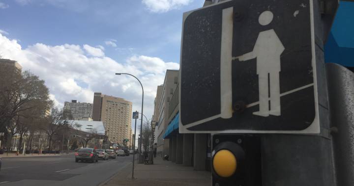Edmonton adjusts roads, pedestrian call buttons to promote physical distancing - globalnews.ca